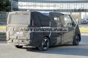 Kia PV5 - Foto spia 16-1-2025 - 16