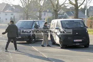 Kia PV5 - Foto spia 16-1-2025 - 10