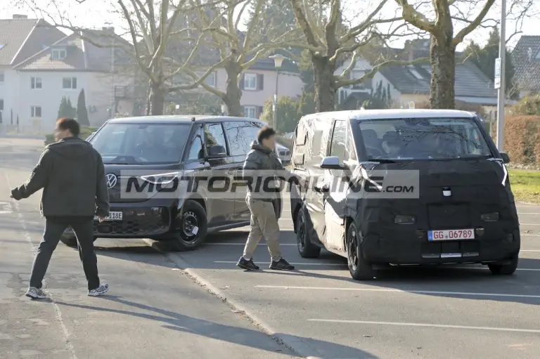 Kia PV5 - Foto spia 16-1-2025 - 10