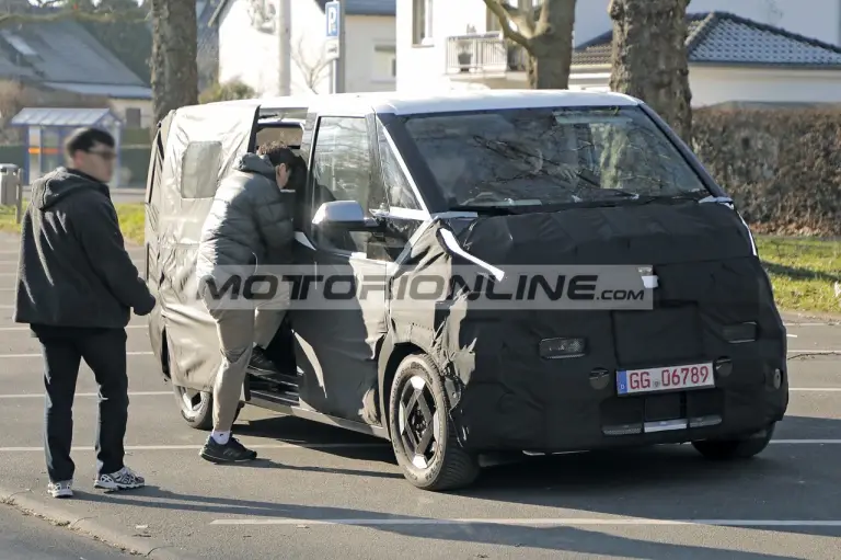 Kia PV5 - Foto spia 16-1-2025 - 11