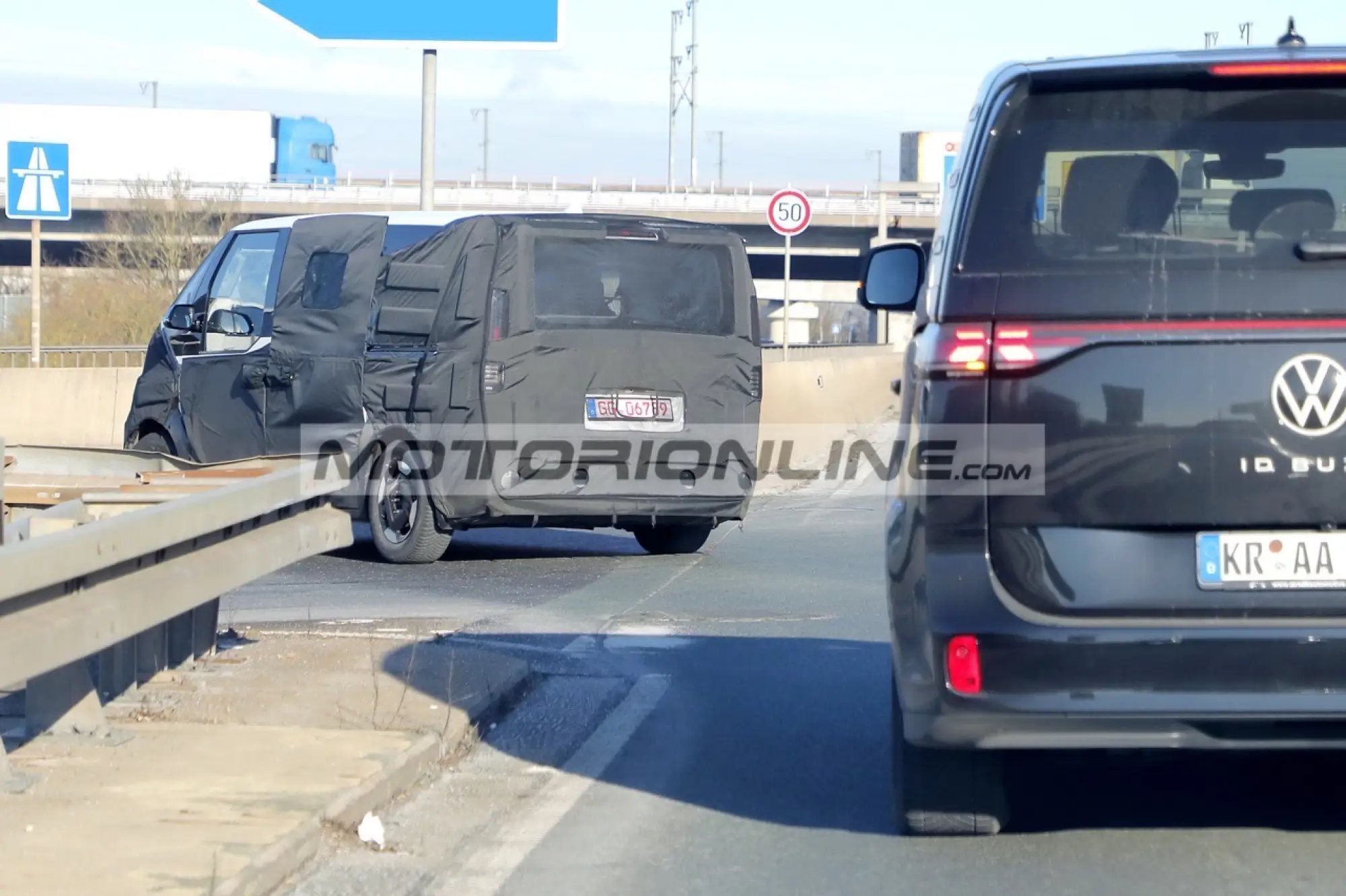 Kia PV5 - Foto spia 16-1-2025 - 12