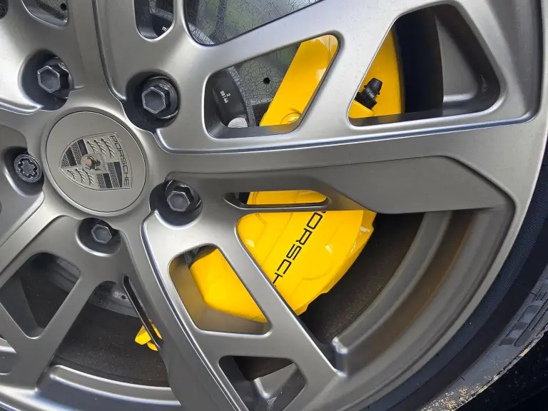 Porsche Taycan Cross Turismo 2025: Come e Come va - 2