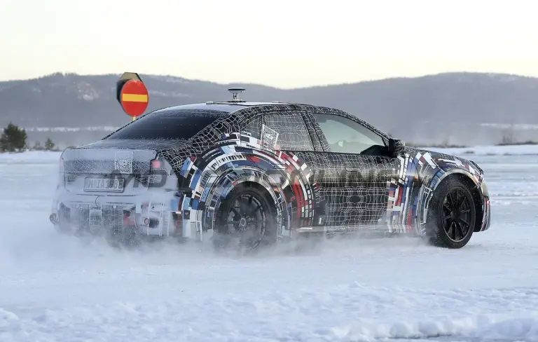 BMW M3 2027 - Foto spia 21-01-2025 - 13