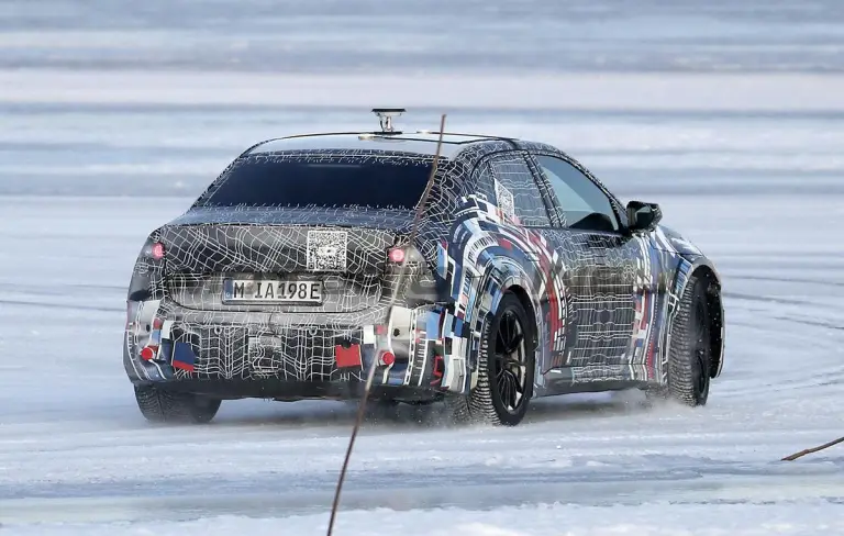 BMW M3 2027 - Foto spia 21-01-2025 - 11