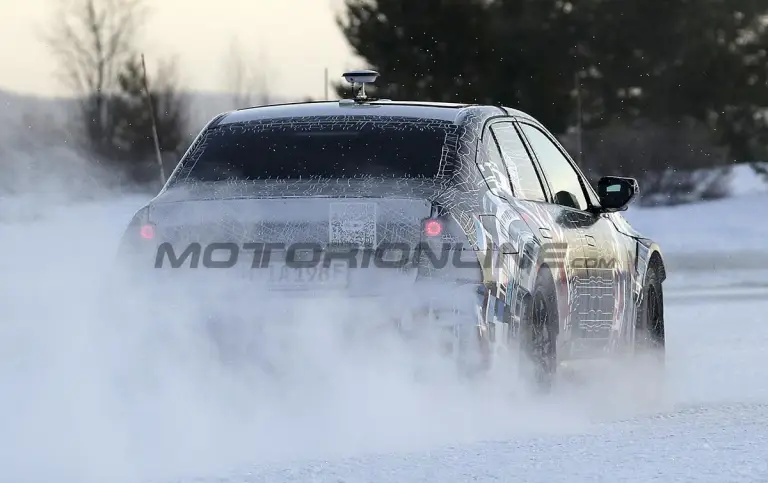 BMW M3 2027 - Foto spia 21-01-2025 - 18