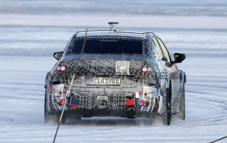 BMW M3 2027 - Foto spia 21-01-2025 - 20