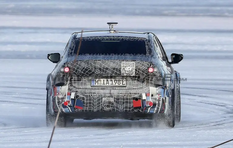 BMW M3 2027 - Foto spia 21-01-2025 - 15