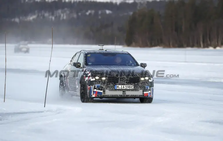 BMW M3 2027 - Foto spia 21-01-2025 - 17