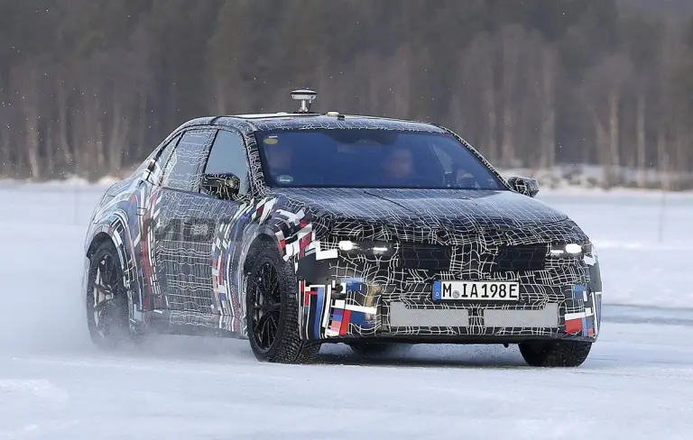 BMW M3 2027 - Foto spia 21-01-2025 - 4