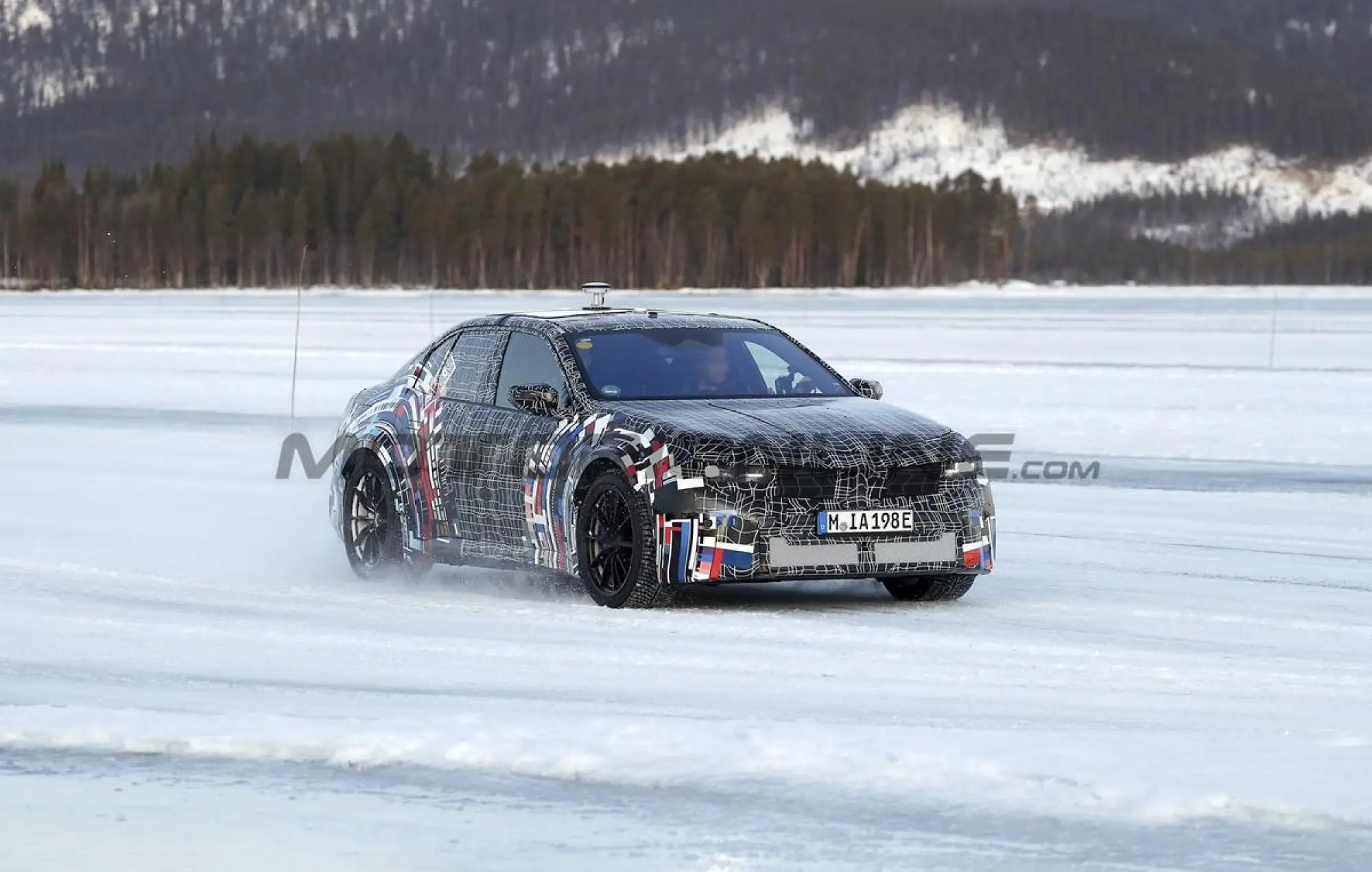 BMW M3 2027 - Foto spia 21-01-2025 - 19