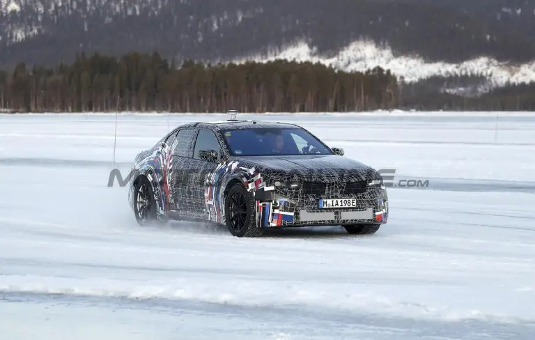 BMW M3 2027 - Foto spia 21-01-2025 - 19