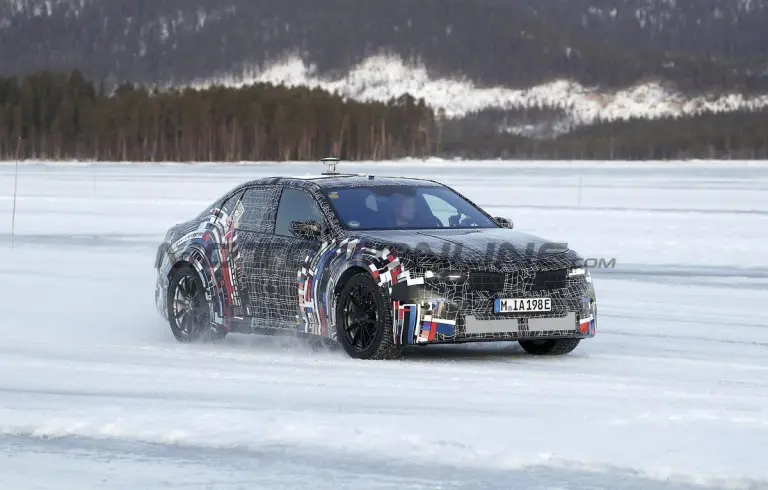 BMW M3 2027 - Foto spia 21-01-2025 - 21