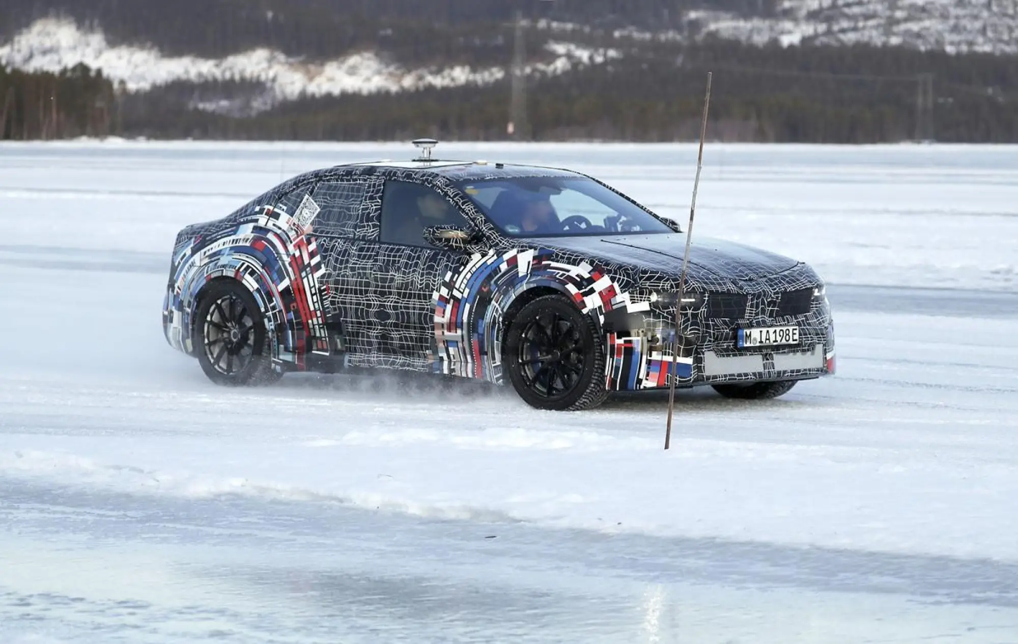 BMW M3 2027 - Foto spia 21-01-2025 - 24