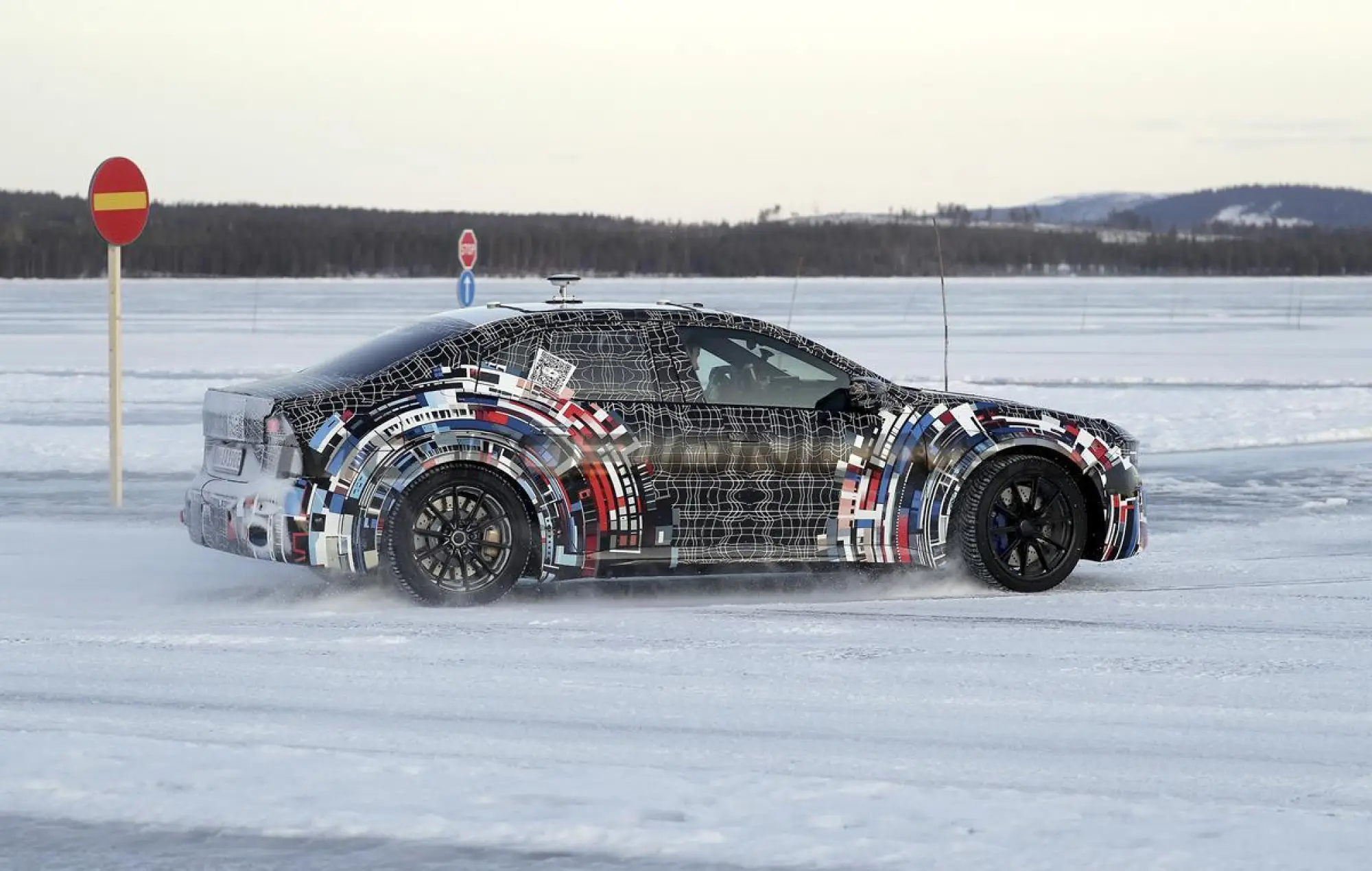 BMW M3 2027 - Foto spia 21-01-2025 - 23