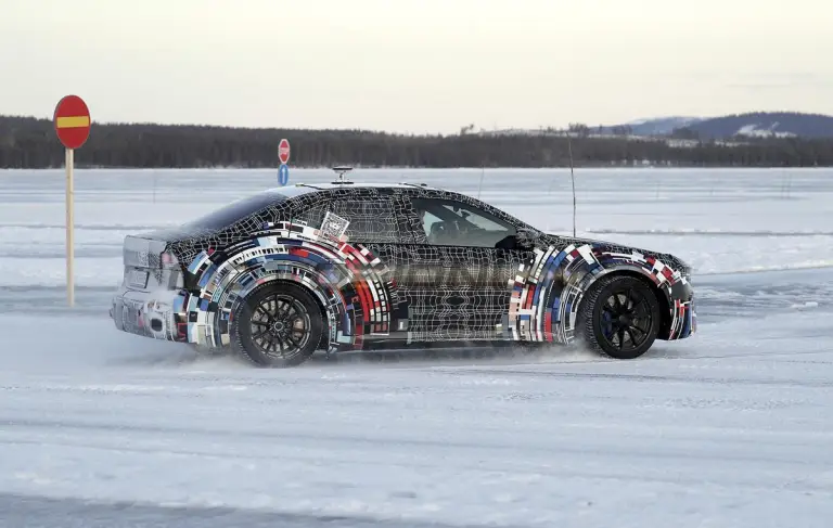 BMW M3 2027 - Foto spia 21-01-2025 - 23