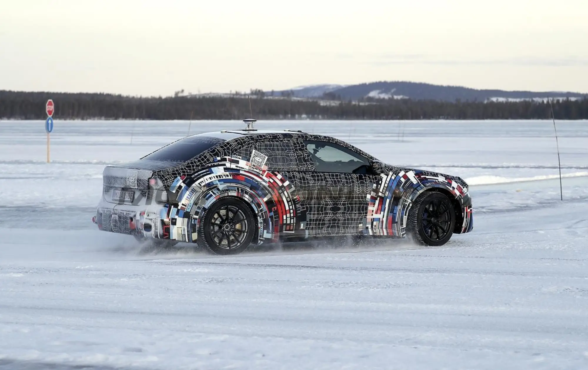 BMW M3 2027 - Foto spia 21-01-2025 - 25