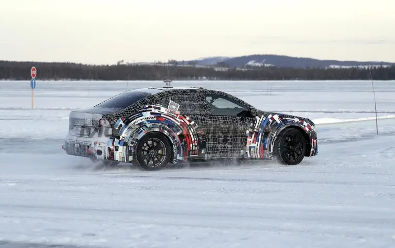 BMW M3 2027 - Foto spia 21-01-2025 - 25