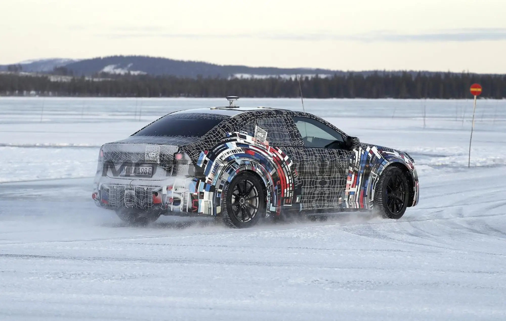 BMW M3 2027 - Foto spia 21-01-2025 - 26
