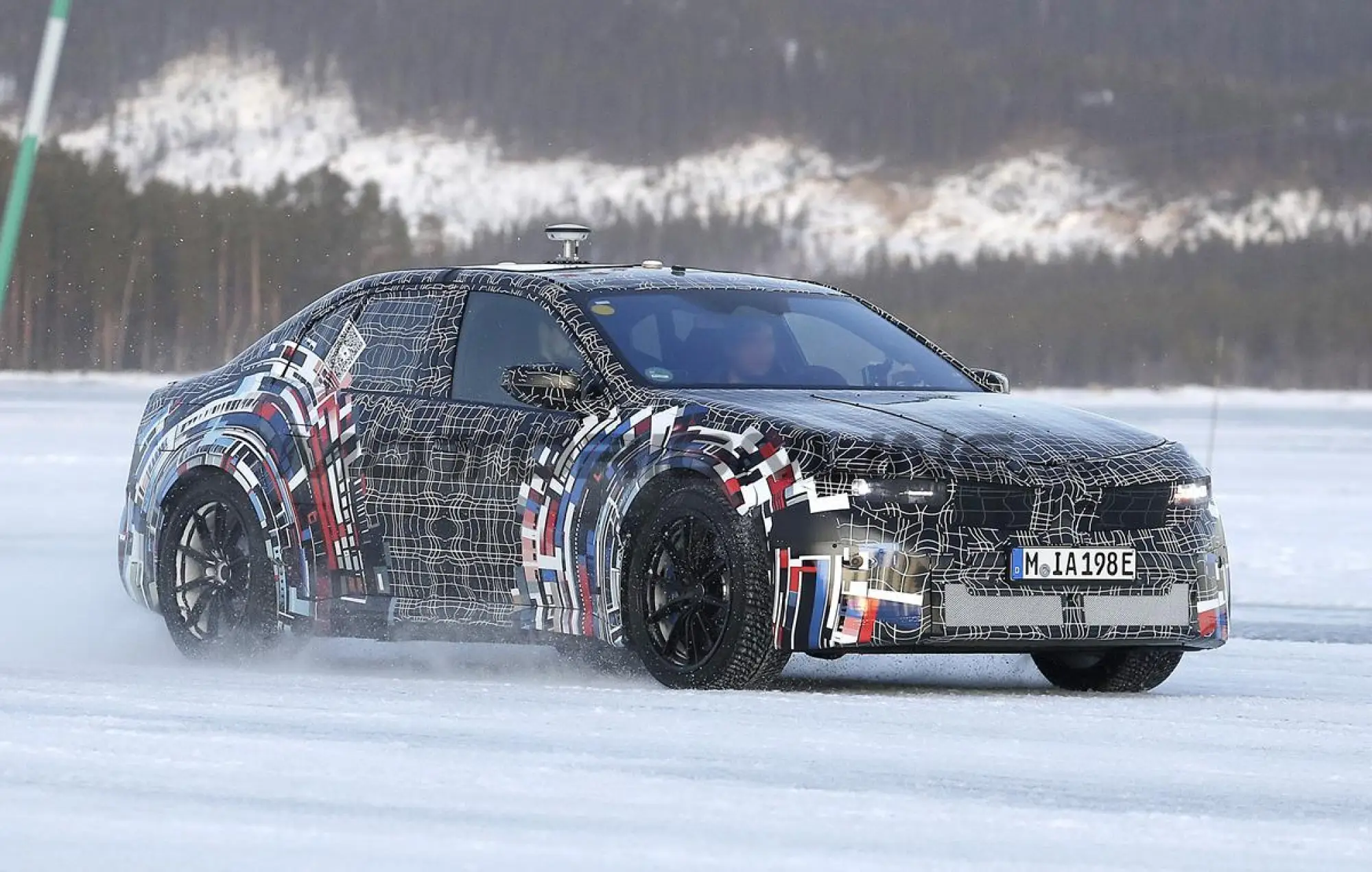BMW M3 2027 - Foto spia 21-01-2025 - 3
