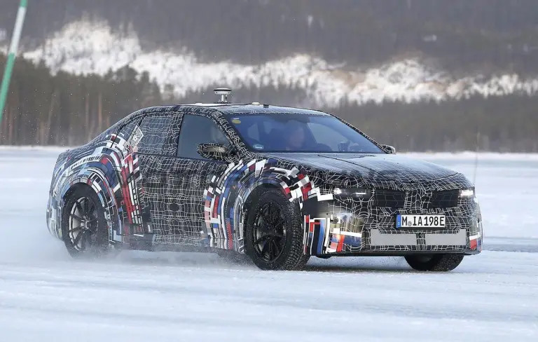 BMW M3 2027 - Foto spia 21-01-2025 - 3