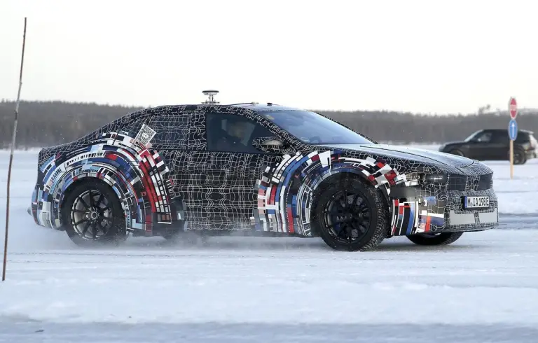 BMW M3 2027 - Foto spia 21-01-2025 - 9