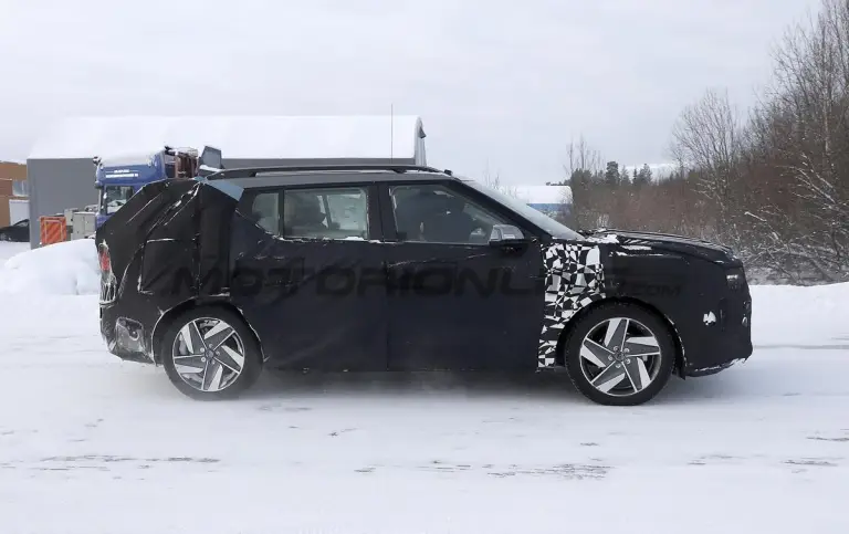 Hyundai Nexo 2025 - Foto spia 23-01-2025 - 4