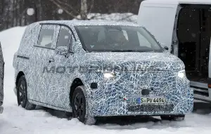 Mercedes Classe V EV 2027 - Foto spia 24-01-2025 - 2