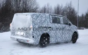 Mercedes Classe V EV 2027 - Foto spia 24-01-2025 - 20