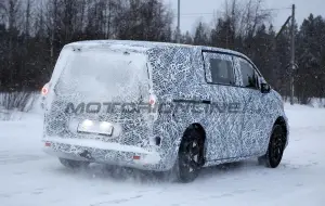 Mercedes Classe V EV 2027 - Foto spia 24-01-2025 - 22