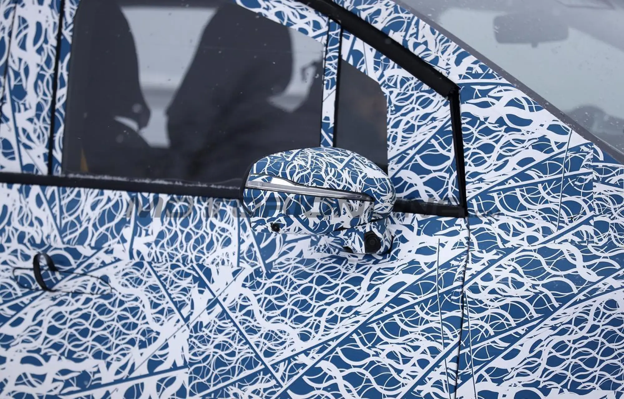 Mercedes Classe V EV 2027 - Foto spia 24-01-2025 - 29
