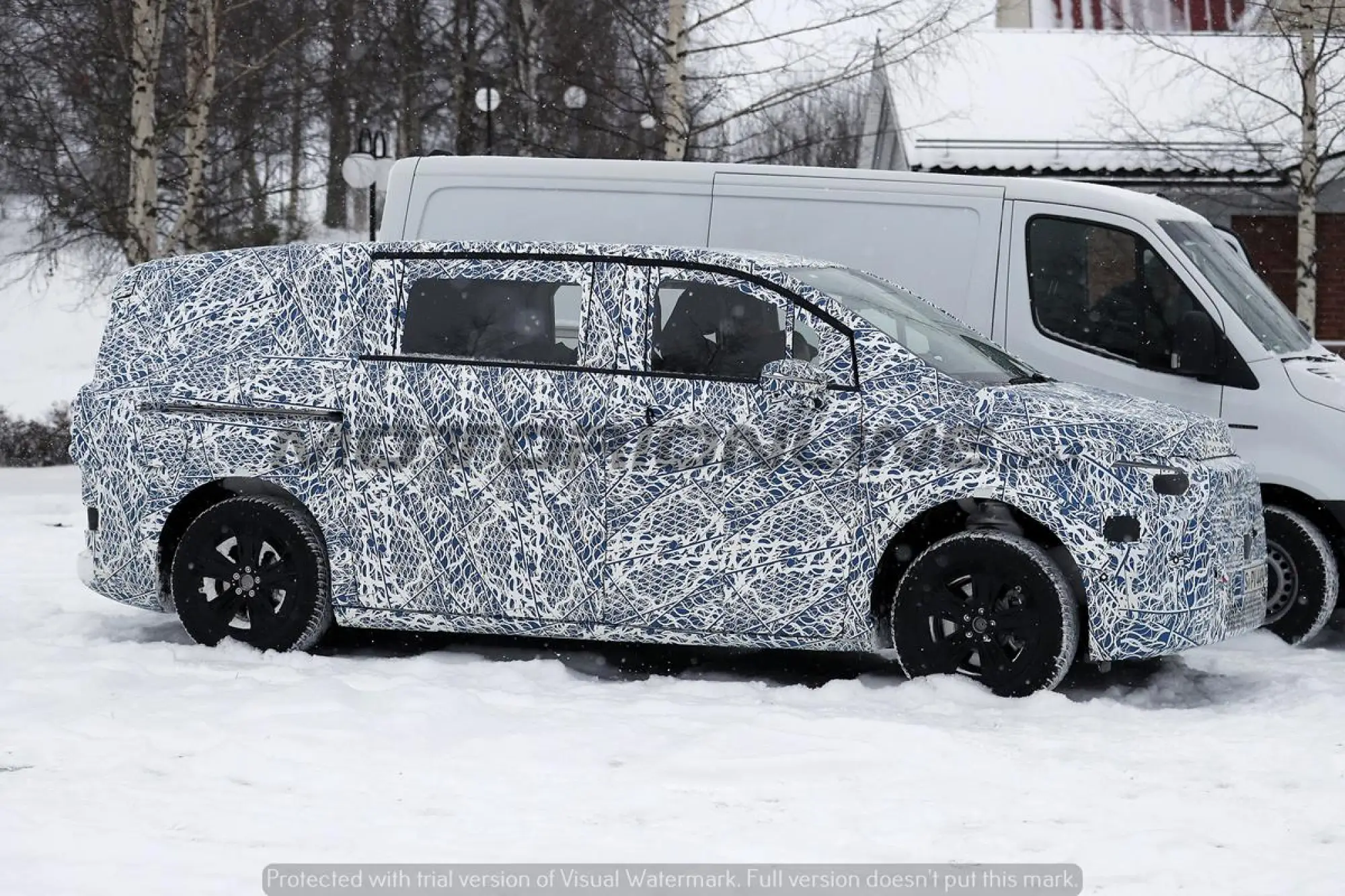 Mercedes Classe V EV 2027 - Foto spia 24-01-2025 - 5