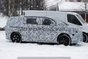 Mercedes Classe V EV 2027 - Foto spia 24-01-2025 - 5