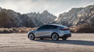 Tesla Model Y 2025 - Foto ufficiali