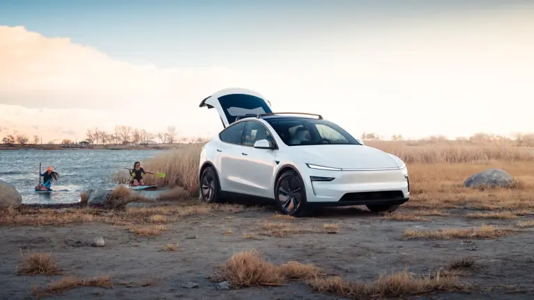 Tesla Model Y 2025 - Foto ufficiali - 5