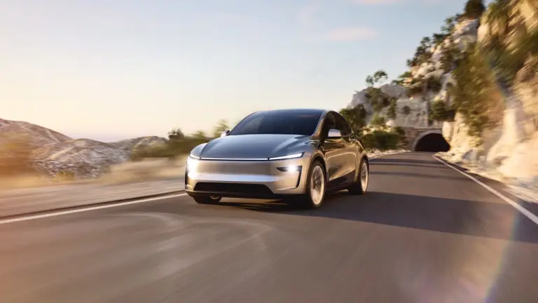 Tesla Model Y 2025 - Foto ufficiali - 6