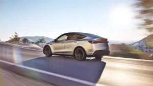 Tesla Model Y 2025 - Foto ufficiali
