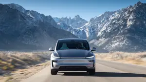 Tesla Model Y 2025 - Foto ufficiali
