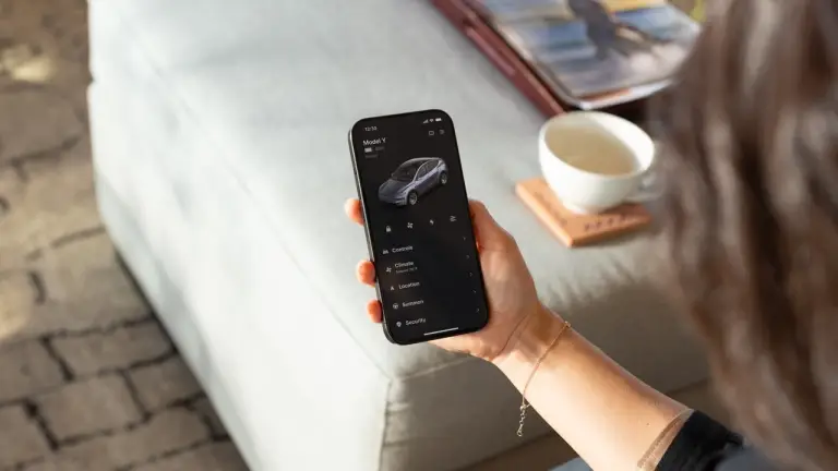 Tesla Model Y 2025 - Foto ufficiali - 12
