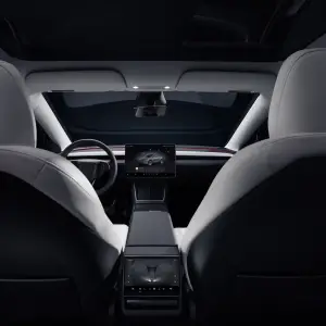 Tesla Model Y 2025 - Foto ufficiali