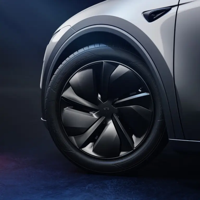 Tesla Model Y 2025 - Foto ufficiali - 17