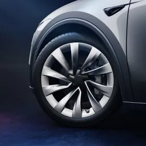 Tesla Model Y 2025 - Foto ufficiali