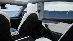 Tesla Model Y 2025 - Foto ufficiali