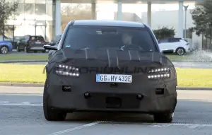 Genesis GV60 Magma - Foto spia 24-01-2025 - 1