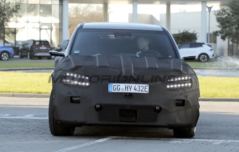 Genesis GV60 Magma - Foto spia 24-01-2025 - 1