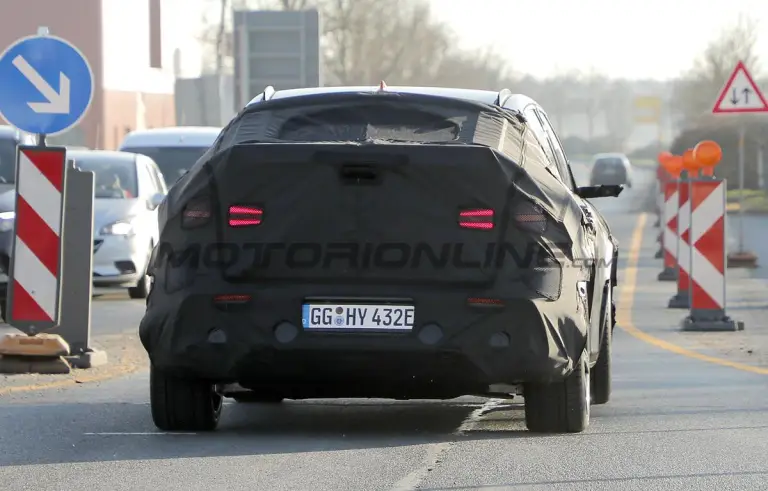 Genesis GV60 Magma - Foto spia 24-01-2025 - 7