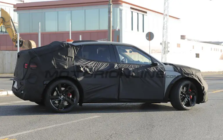 Genesis GV60 Magma - Foto spia 24-01-2025 - 9