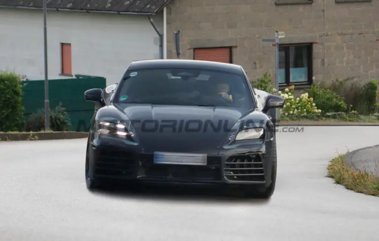 Porsche 718 Cayman EV - Foto spia 27-01-2025 - 1