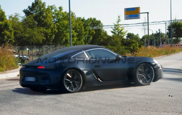 Porsche 718 Cayman EV - Foto spia 27-01-2025 - 8