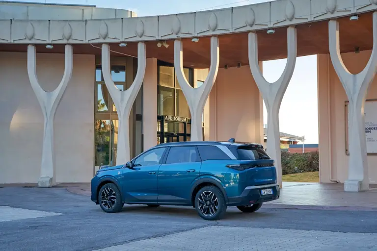 Peugeot 5008 Hybrid - Saint-Paul-de-Vence - 9