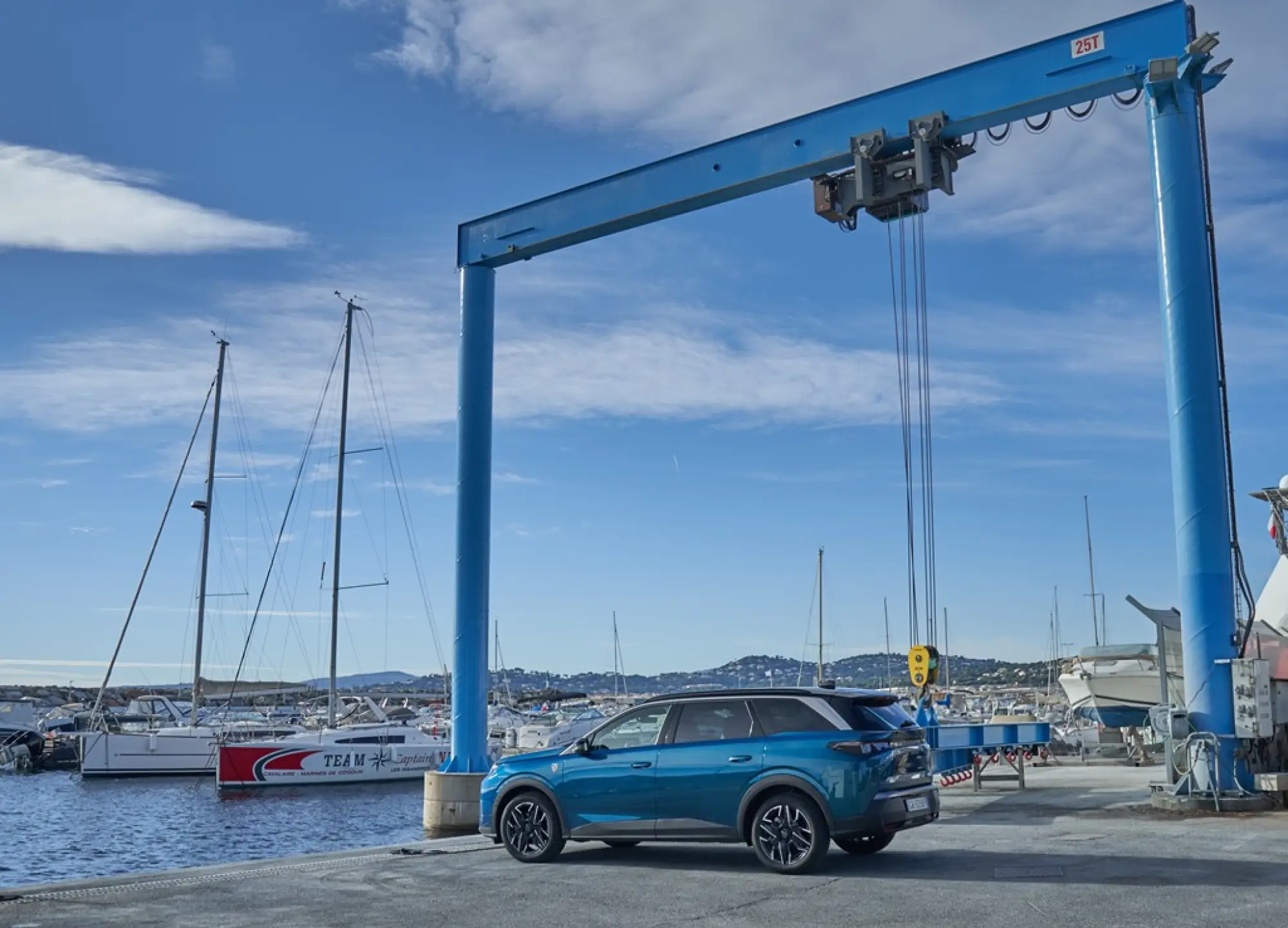 Peugeot 5008 Hybrid - Saint-Paul-de-Vence - 1